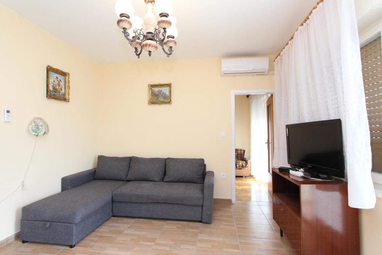 Apartment Oto Pula Exterior photo